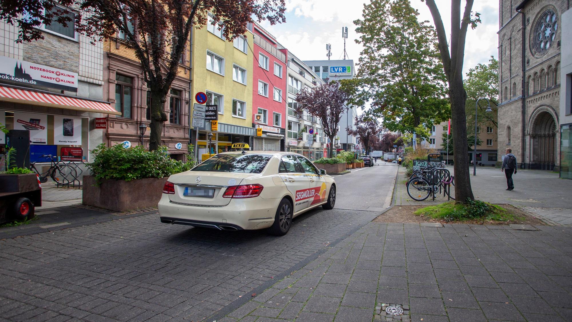 Die Deutzer Freiheit ist wieder frei für Autos