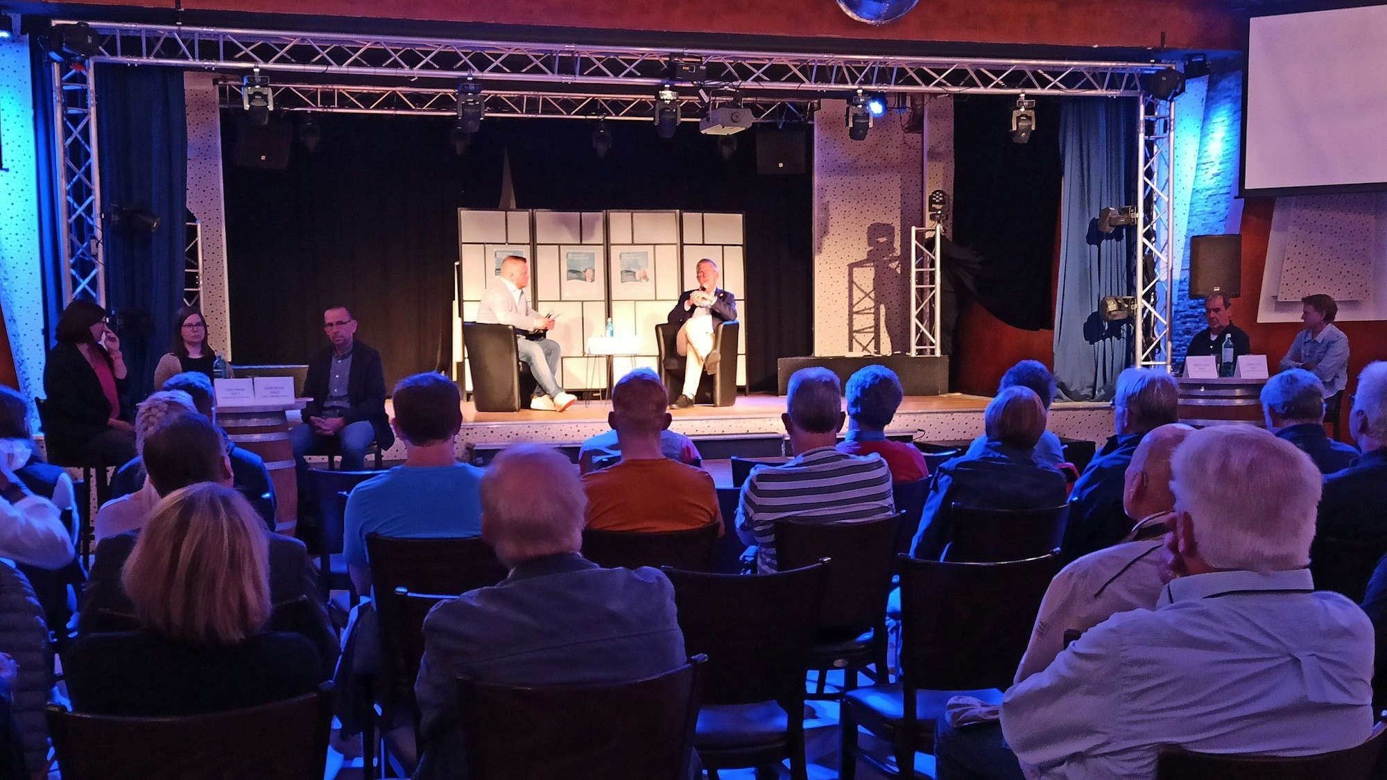 31. August 2023 Bornheim. Im Brauhaus Kaiserhalle war Bornheims Bürgermeister Christoph Becker (rechts) zu Gast beim Ortsgespräch von Ortsvorsteher Dominik Pinsdorf. Foto: Frank Engel-Strebel