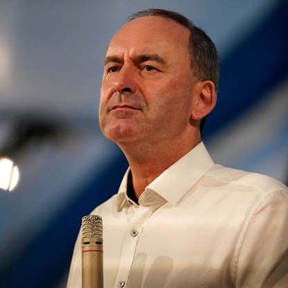 Bayerns Vize-Ministerpräsident steht wegen der Flugblatt-Affäre gewaltig unter Druck.
