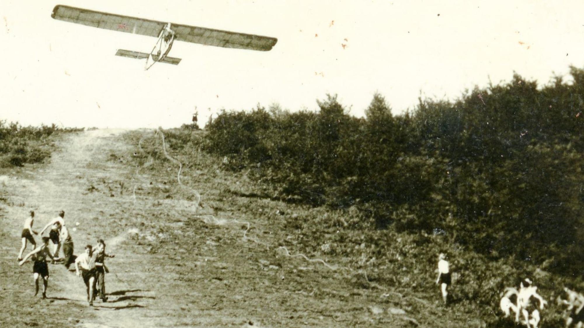 Segelflieger am Lendersberg in Kaldauen in den 1930er Jahren.