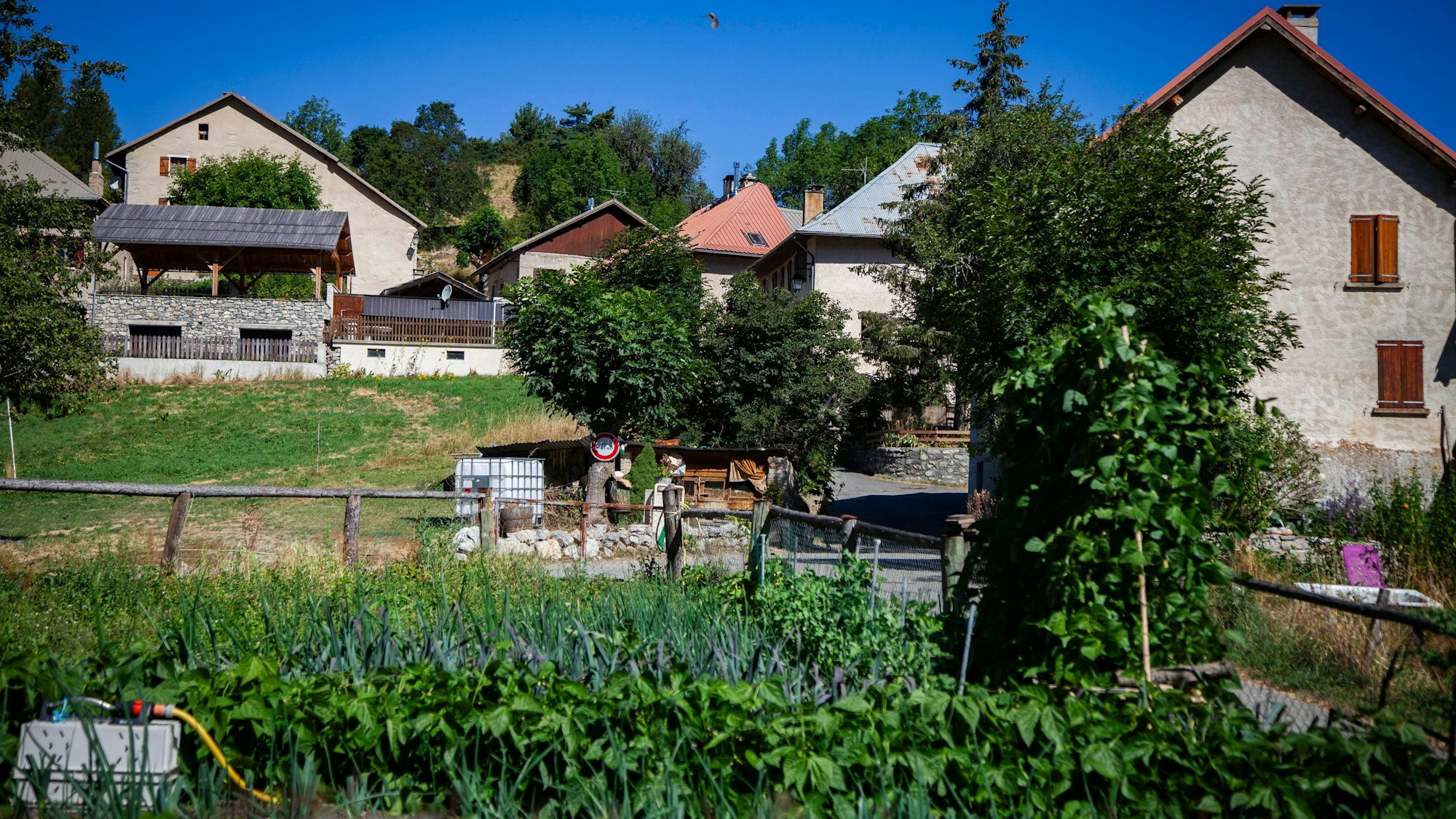 Das französische Alpendorf Le Vernet im Département Alpes-de-Haute-Provence, in dem der zweijährige Émile seit mehr als zwei Monaten verschwunden ist.