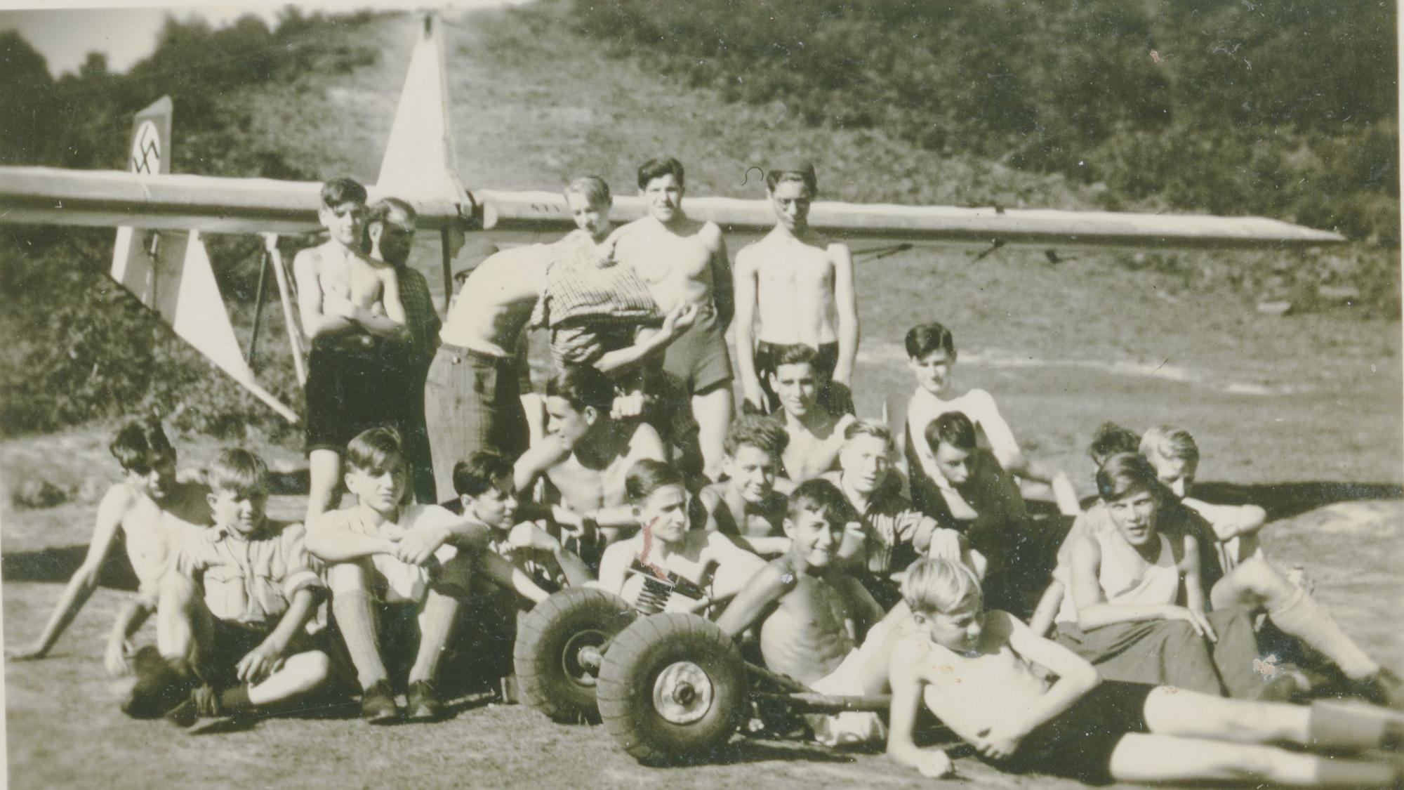 Segelflieger am Lendersberg in Kaldauen in den 1930er Jahren
