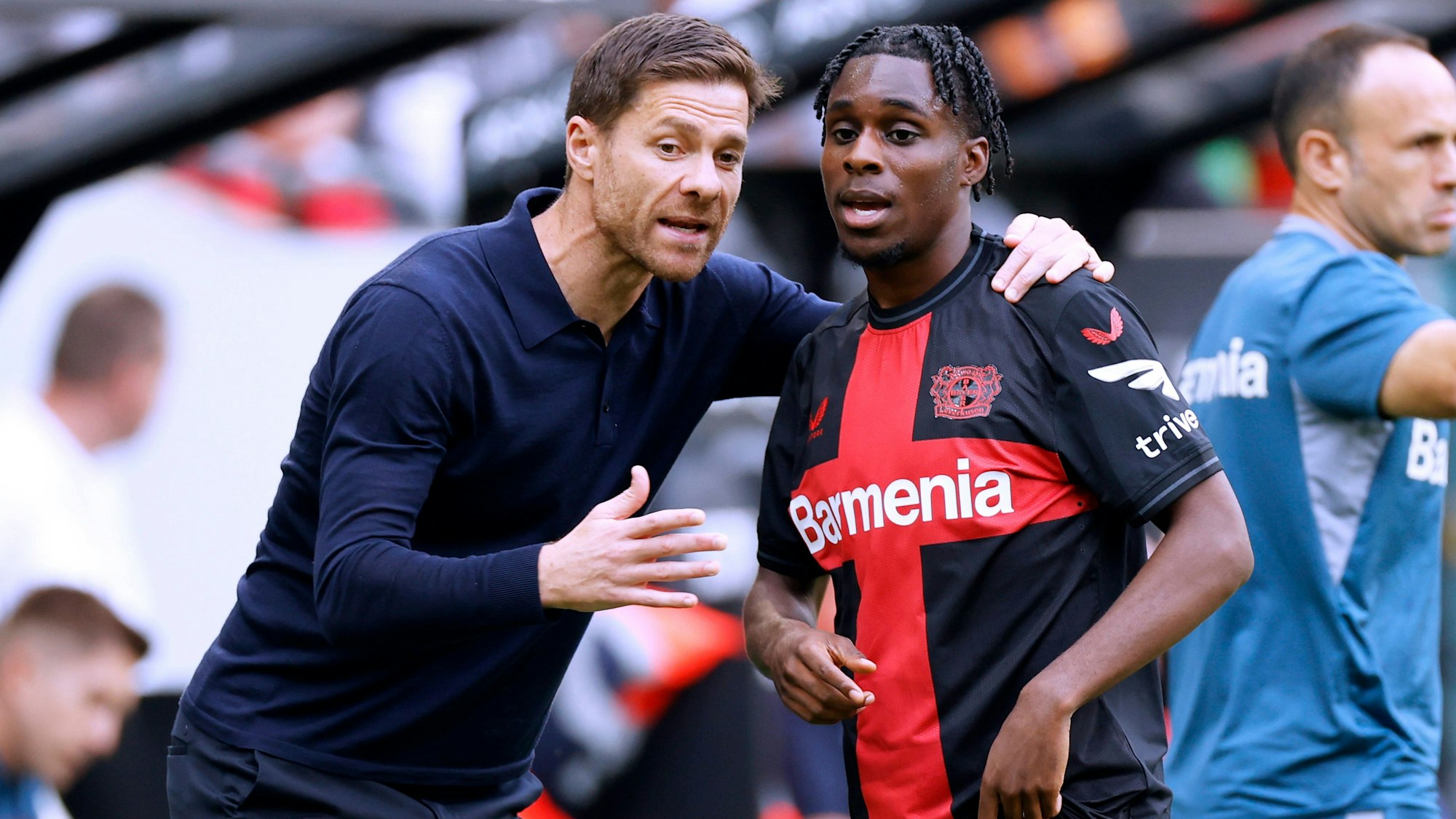 ALONSO Xabier Trainer Team Bayer 04 Leverkusen mit FRIMPONG Jeremie DFL Fussball Bundesliga Saison 2023 - 2024 Spiel Borussia Moenchengladbach - B