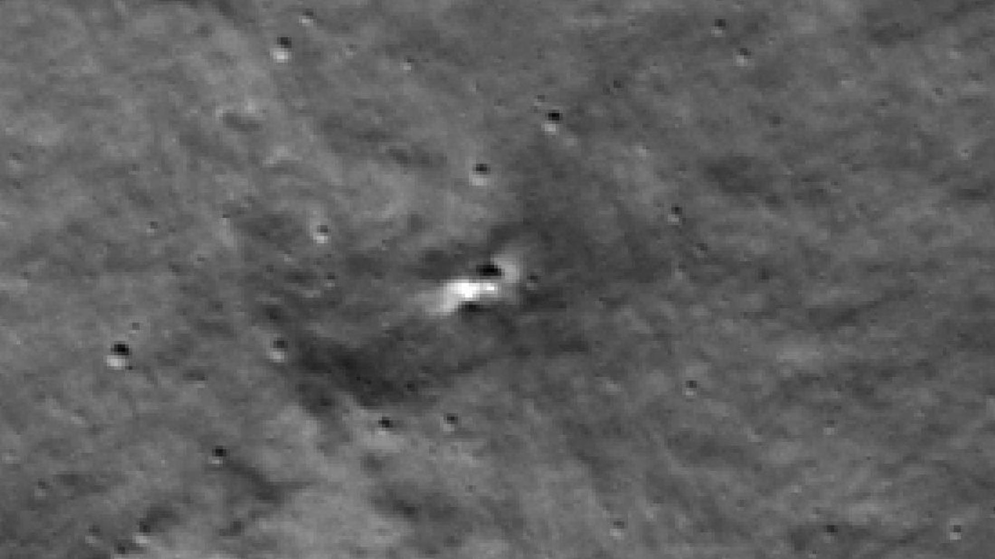 Die Absturzstelle der russischen Mondsonde „Luna 25“ am Südpol des Monds. Das Prestigeprojekt des russischen Präsidenten Wladimir Putin war in der Umlaufbahn des Erdtrabanten außer Kontrolle geraten.
