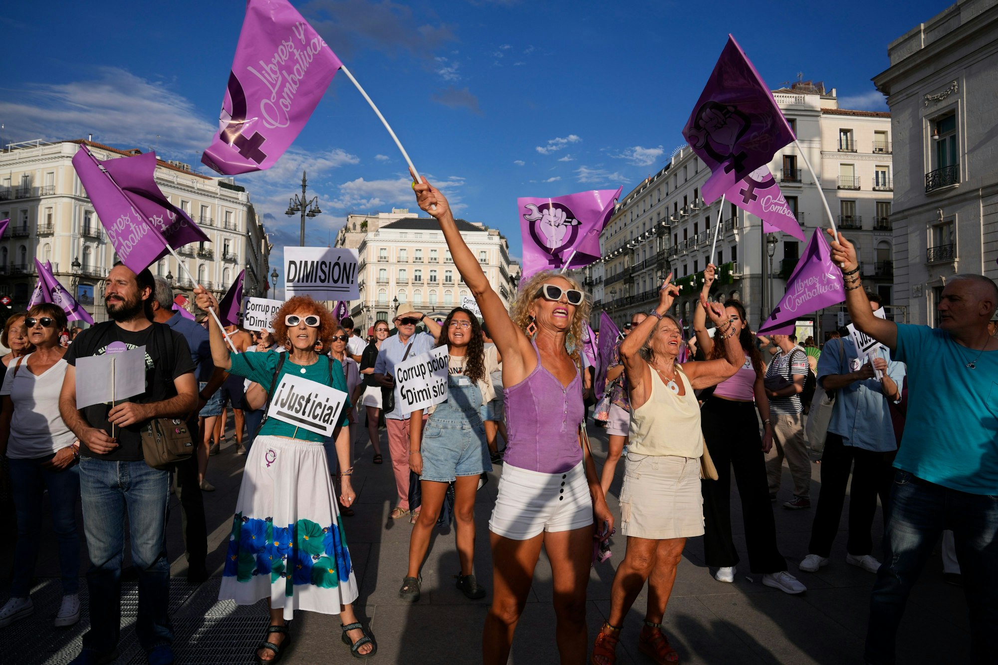 Der Kuss-Skandal um Luis Rubiales hat zu großen Protesten geführt.