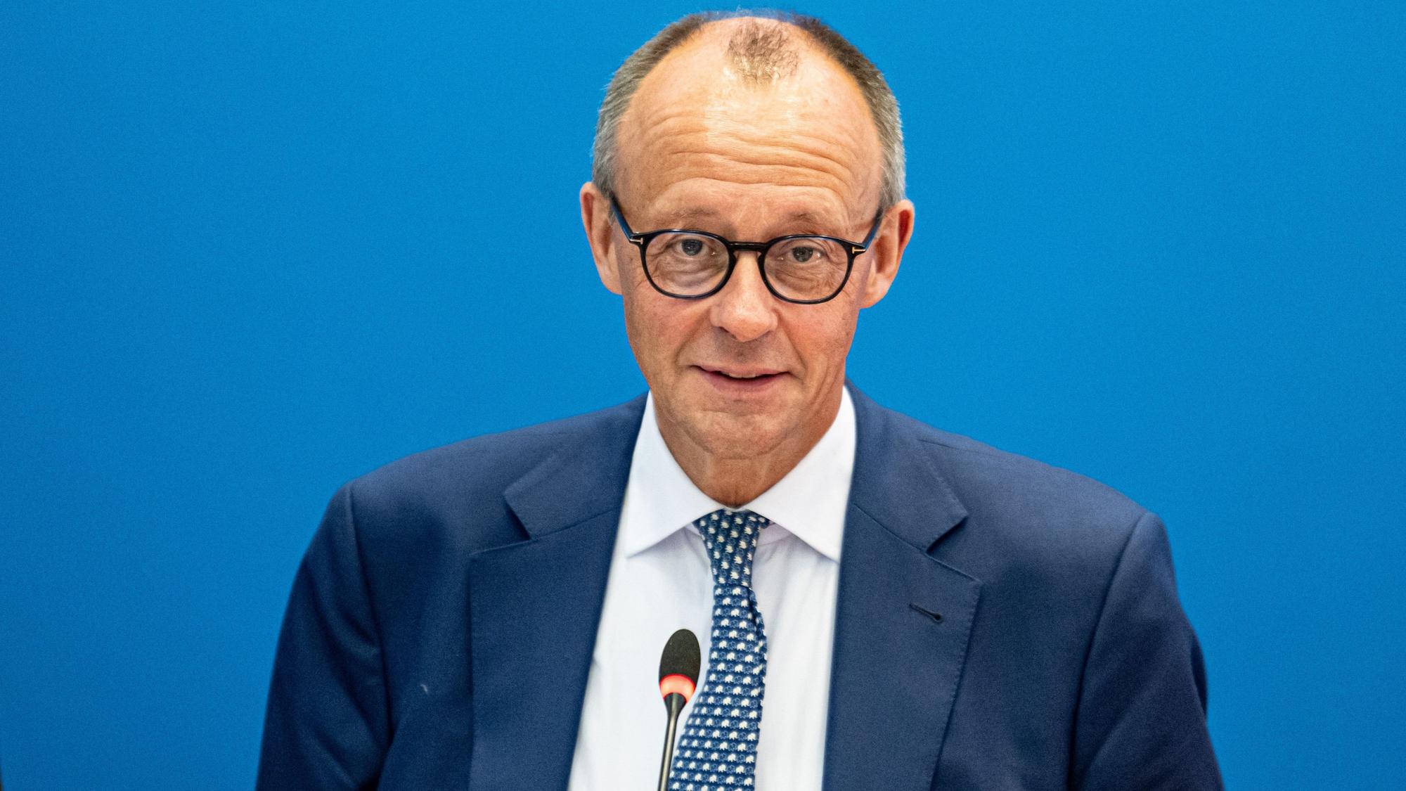 Friedrich Merz (CDU), Parteichef, eröffnet die Gremiumssitzung der CDU im Konrad Adenauer Haus.