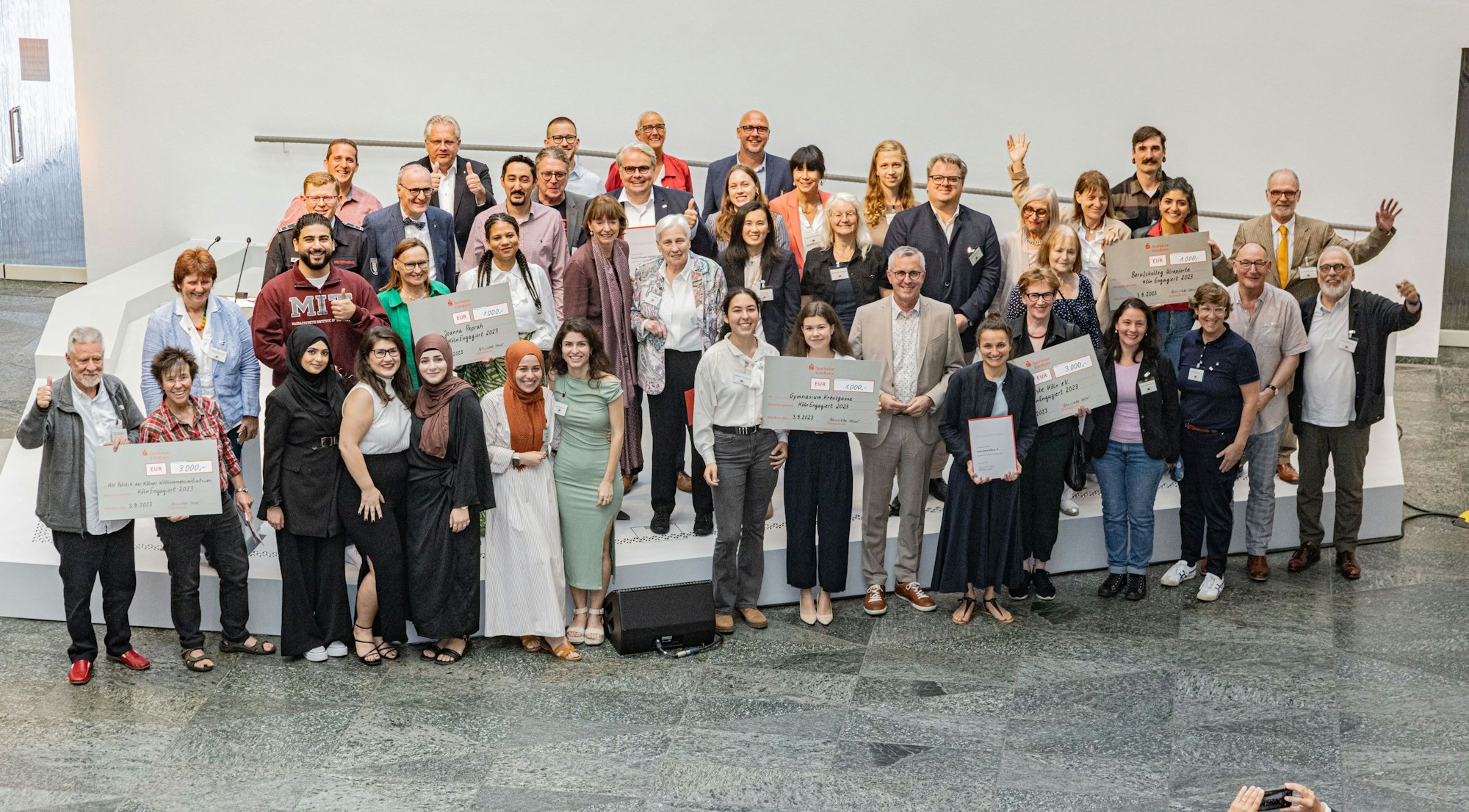 Die gut gelaunten Preisträger des Kölner EhrenamtspreisesMeike Böschemeyer