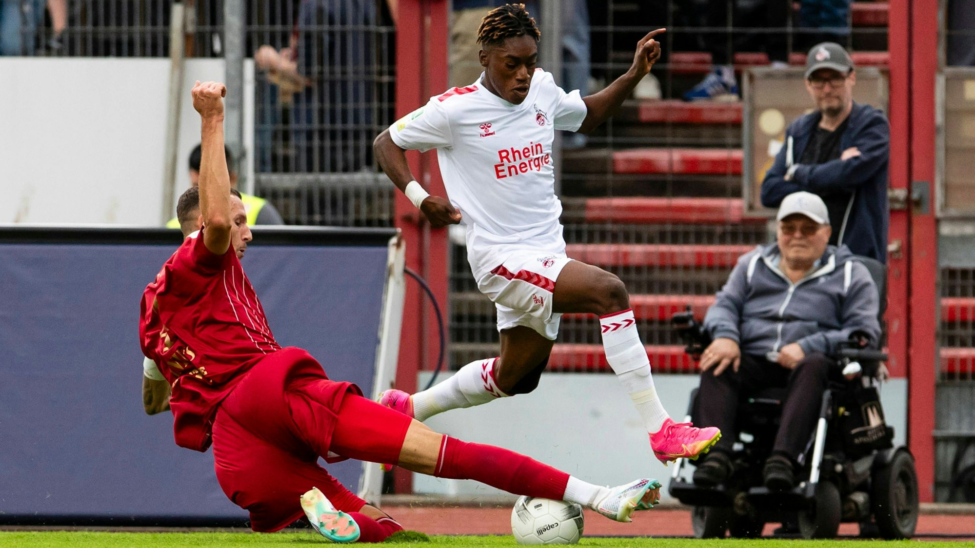 Regionalliga West: SC Fortuna Koeln - 1. FC Koeln U21, U 21 01.08.2023 Dominik Lanius Fortuna Koeln, 4, Justin Diehl 1. FC Koeln U21, 9, Regionalliga West, 1. Spieltag, SC Fortuna Koeln - 1. FC Koeln U21, am 01.08.2023, Suedstadion, Koeln *** Regionalliga West SC Fortuna Koeln 1 FC Koeln U21, 01 08 2023 Dominik Lanius Fortuna Koeln, 4 , Justin Diehl 1 FC Koeln U21, 9 , Regionalliga West, 1 matchday, SC Fortuna Koeln 1 FC Koeln U21, on 01 08 2023, Suedstadion, Koeln Copyright: xBEAUTIFULxSPORTS/Meuselx