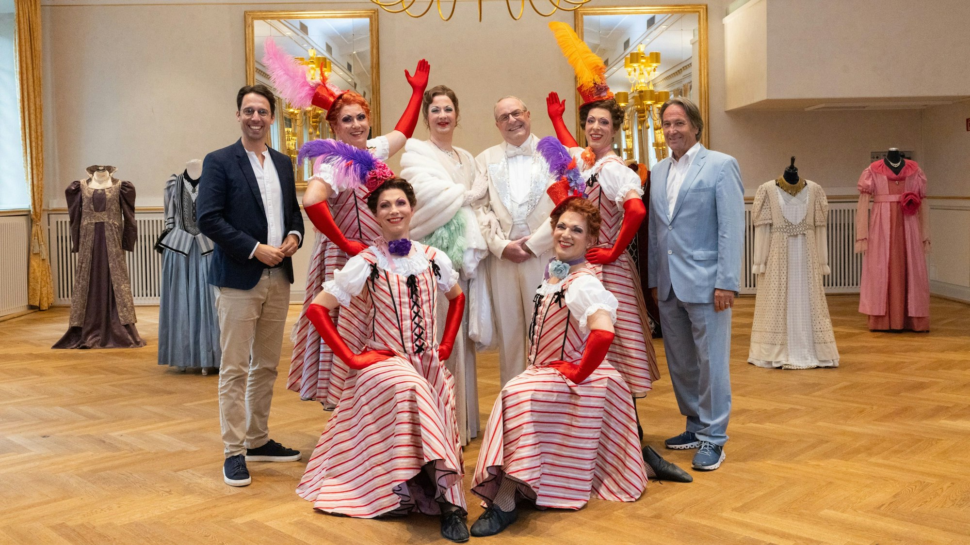 Ein Teil des Ensembles mit Lajos Wenzel und Jürgen Nimptsch.