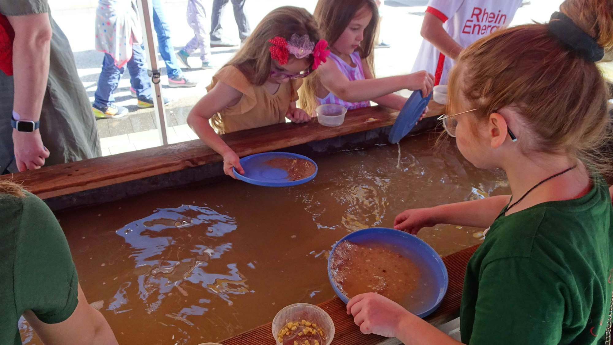 Altstadtfest Meckenheim: Nach „Gold“ suchten die Kinder beim Prinzenclub.