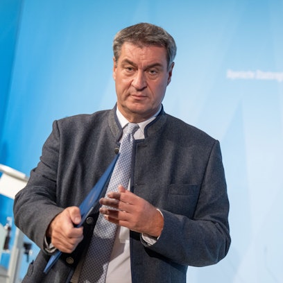 Markus Söder (CSU), Ministerpräsident von Bayern, gibt nach dem Sonder-Koalitionsausschuss ein Statement zum Fall des stellvertretenden Ministerpräsidenten Aiwanger. Bayerns Ministerpräsident Markus Söder (CSU) will am Sonntagvormittag kurzfristig eine Pressekonferenz geben.