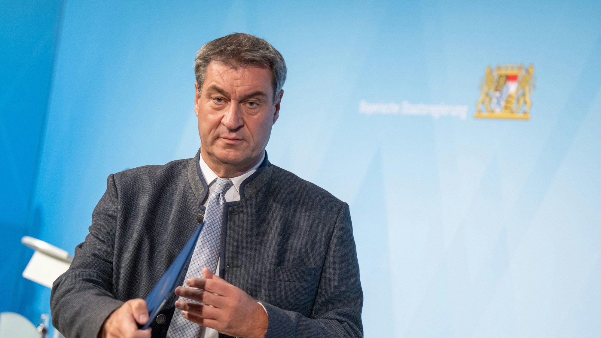 Markus Söder (CSU), Ministerpräsident von Bayern, gibt nach dem Sonder-Koalitionsausschuss ein Statement zum Fall des stellvertretenden Ministerpräsidenten Aiwanger. Bayerns Ministerpräsident Markus Söder (CSU) will am Sonntagvormittag kurzfristig eine Pressekonferenz geben.