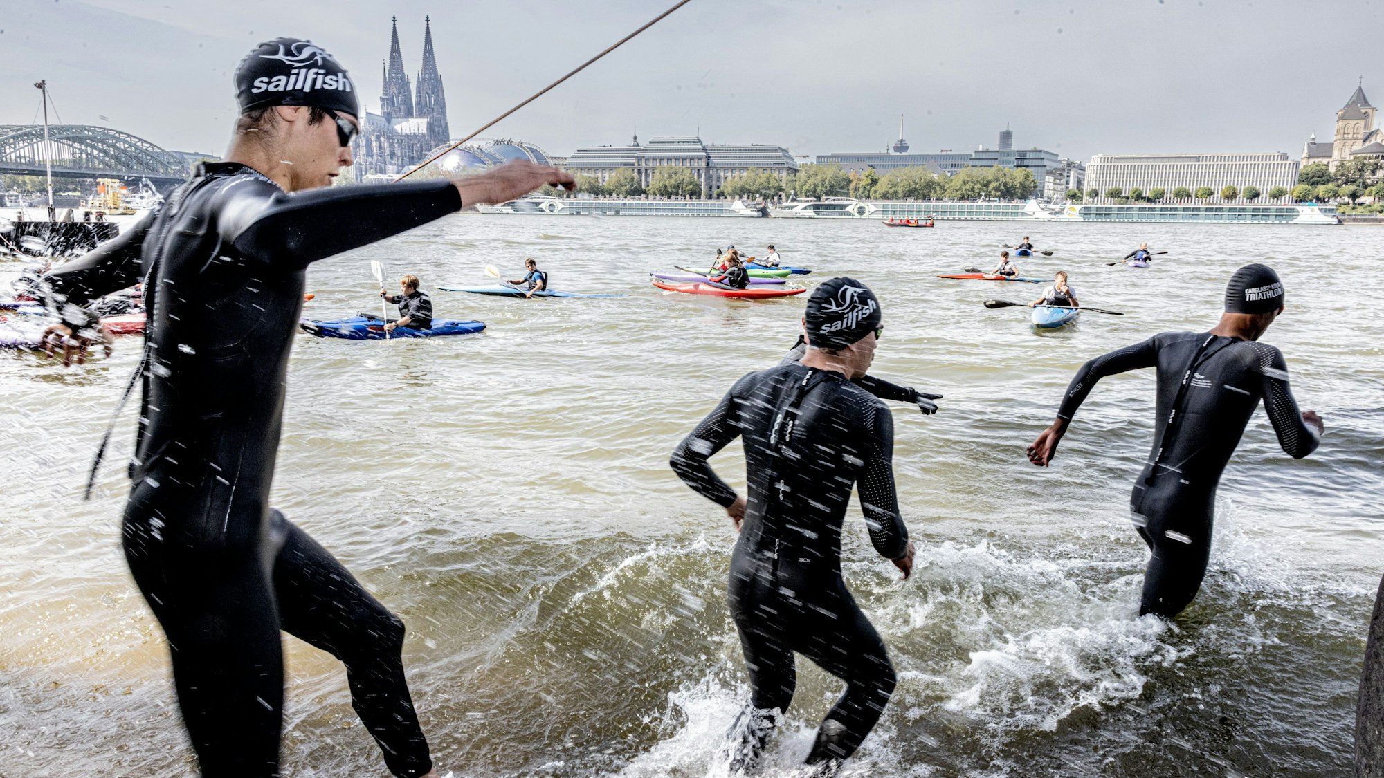 Geschwommen wird beim Carglass Köln-Triathlon wieder im Rhein. Die Wechselzone befindet sich im Rheinpark.