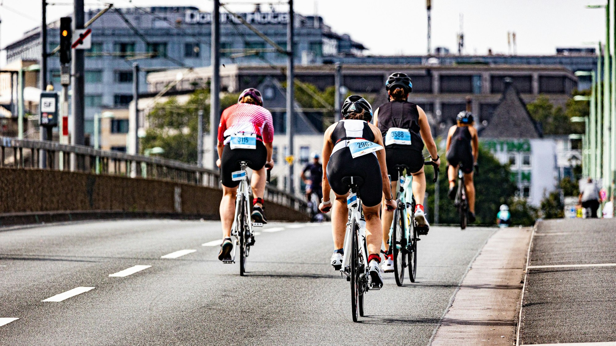 Nach dem Schwimmen ging es auf dem Rad weiter.