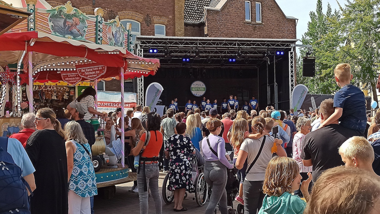 3. September 2023 Bornheim. Gut besucht waren am Wochenende das Gewerbefest "Bornheim Live!" und die Großkirmes. Foto: Frank Engel-Strebel