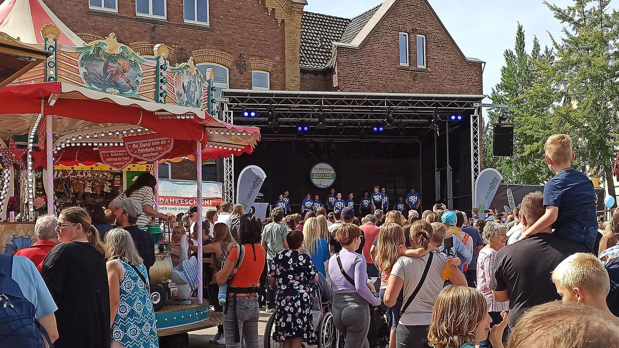 3. September 2023 Bornheim. Gut besucht waren am Wochenende das Gewerbefest "Bornheim Live!" und die Großkirmes. Foto: Frank Engel-Strebel