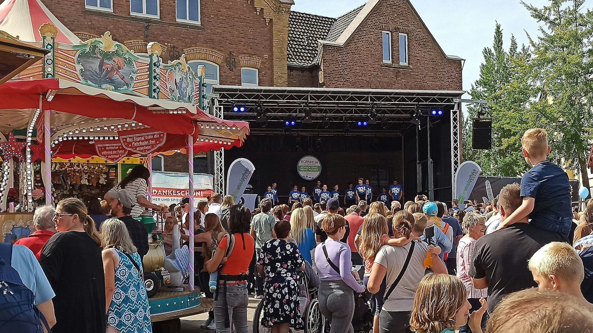 3. September 2023 Bornheim. Gut besucht waren am Wochenende das Gewerbefest "Bornheim Live!" und die Großkirmes. Foto: Frank Engel-Strebel