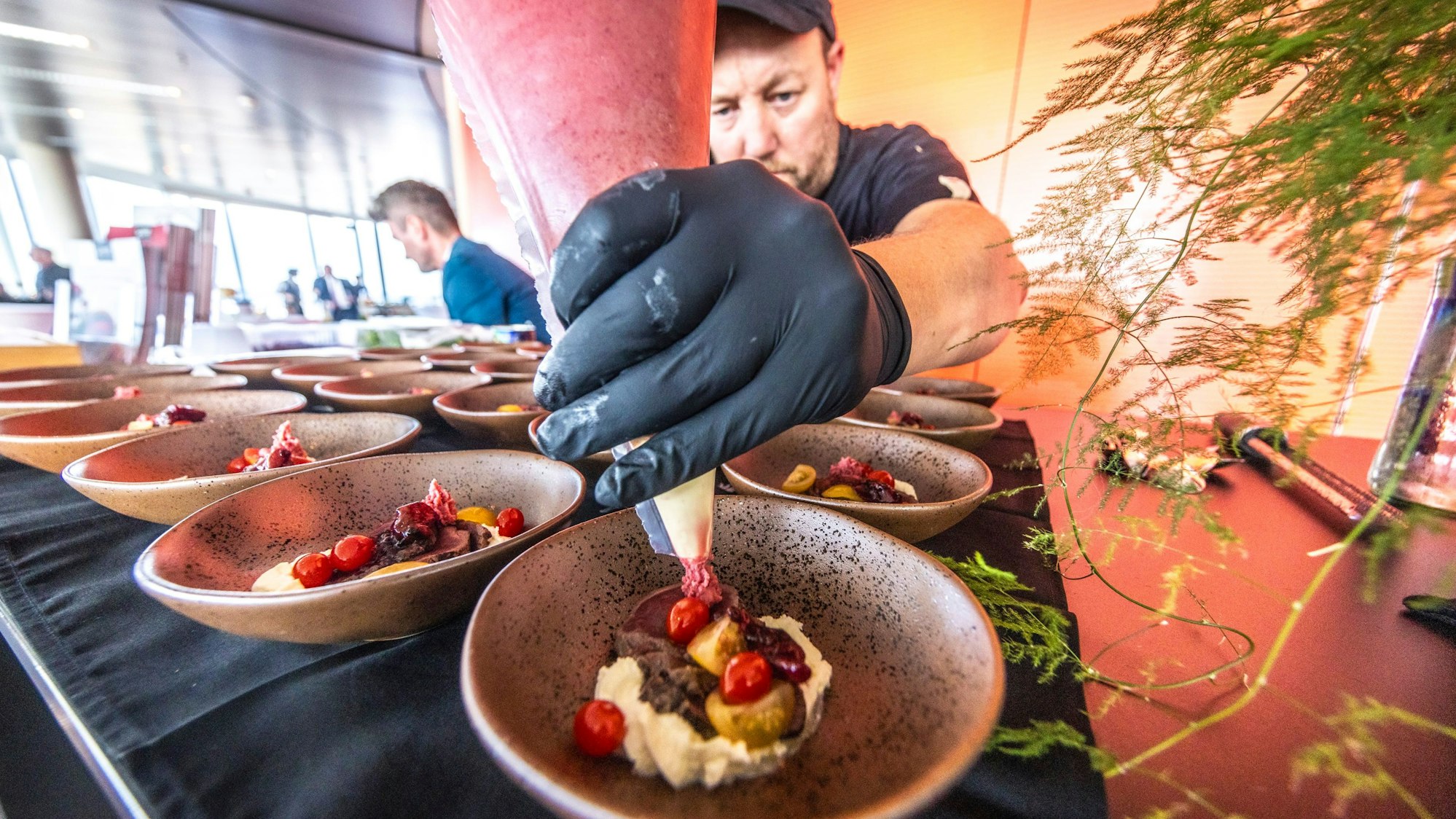 Die Köche erstellten im KölnSky ein gemeinsames Menü.