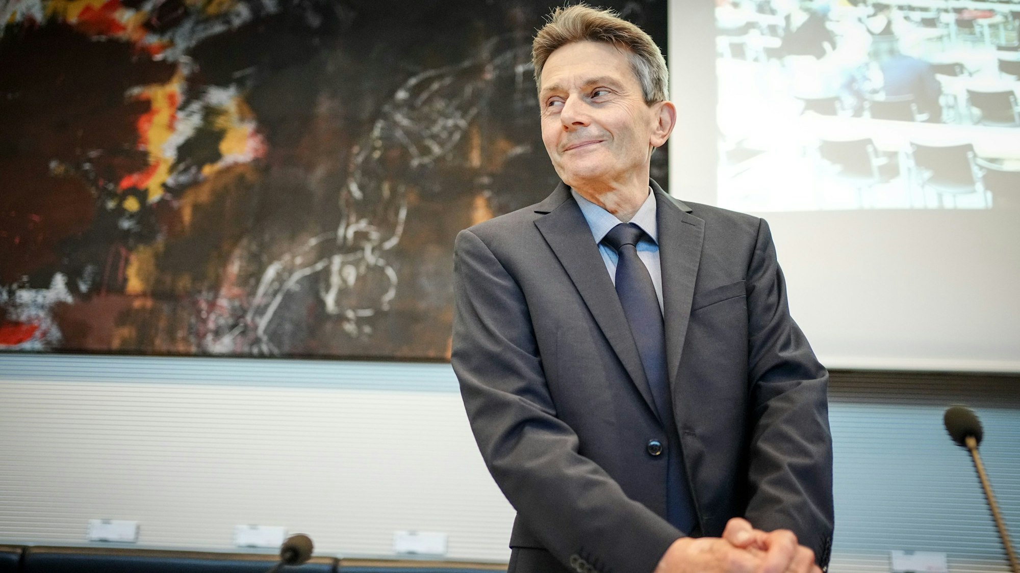 04.09.2023, Berlin: Rolf Mützenich, Vorsitzender der SPD-Bundestagsfraktion, nimmt an der Fraktionssitzung seiner Partei teil. Der Fraktionsvorsitzende wurde mit 94,7 Prozent Zustimmung in seinem Amt bestätigt.