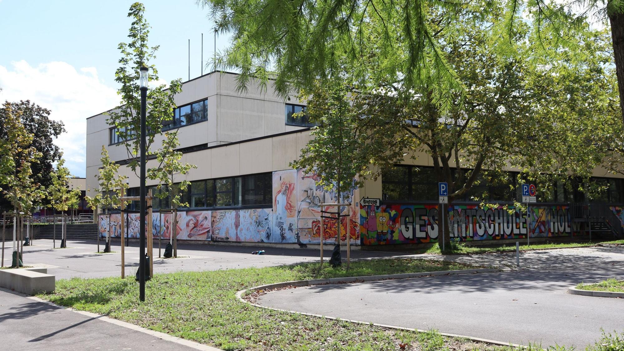 Die Gesamtschule Holweide von Außen.