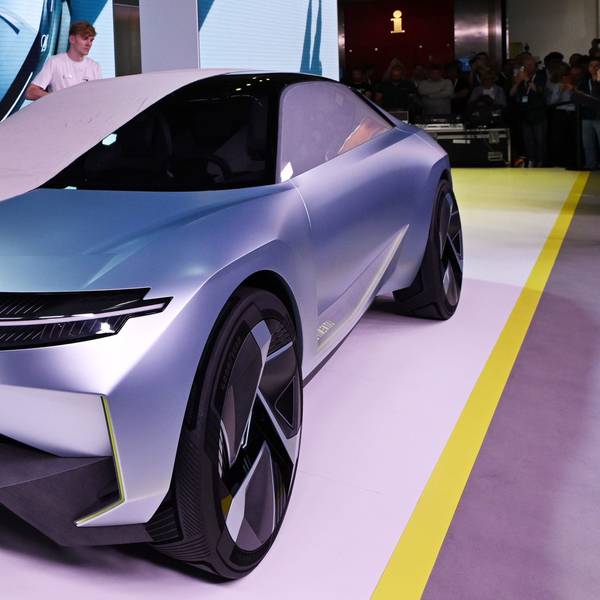04.09.2023, Bayern, München: Opel enthüllt das elektrische Konzeptauto «Experimental» beim Pressetag der Auto- und Verkehrsmesse IAA in einer Halle der Messe München. Der deutsche Automobilhersteller ist ein Tochterunternehmen der Stellantis-Gruppe und produziert Modelle wie den Astra und den Corsa. Die Internationale Automobil-Ausstellung IAA MOBILITY 2023 findet in München vom 05.-10. September statt. Foto: Martin Schutt/dpa +++ dpa-Bildfunk +++