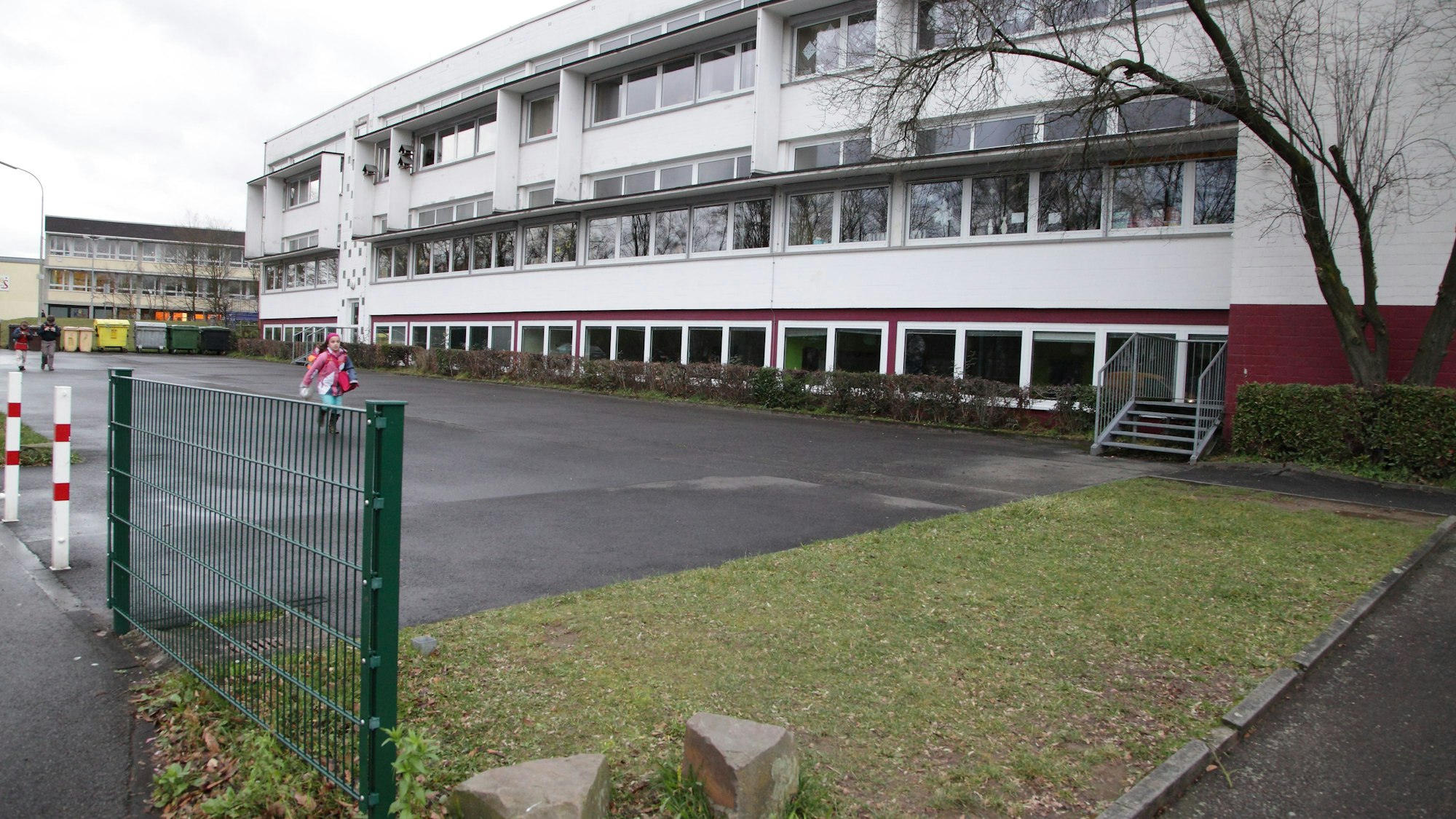 Mit versiegelten Flächen, hier am Schulzentrum Sandweg, will sich die Stadtverwaltung beschäftigen.