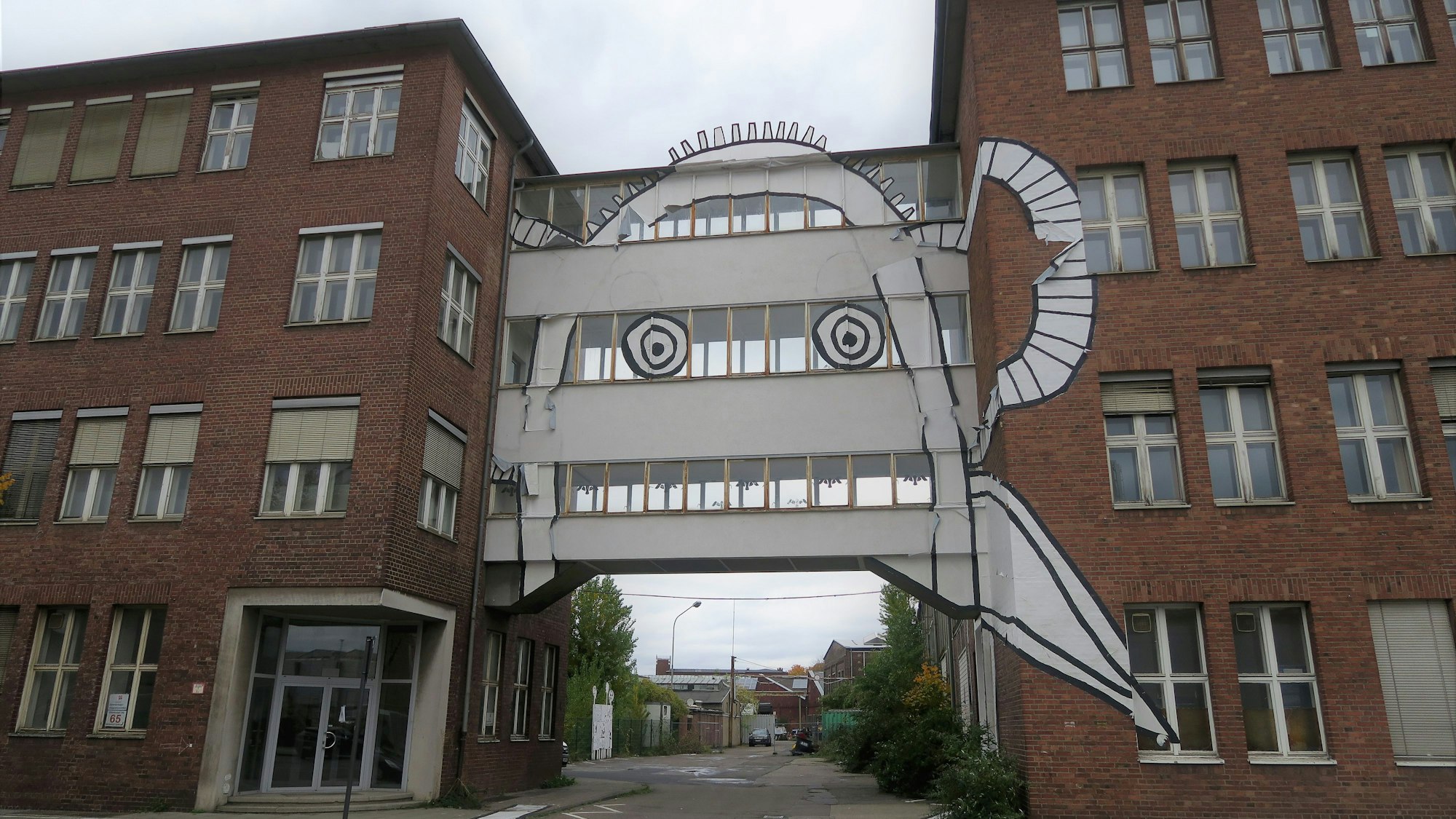 Der Eingang zum Osthof an der Dillenburger Straße in Kalk.