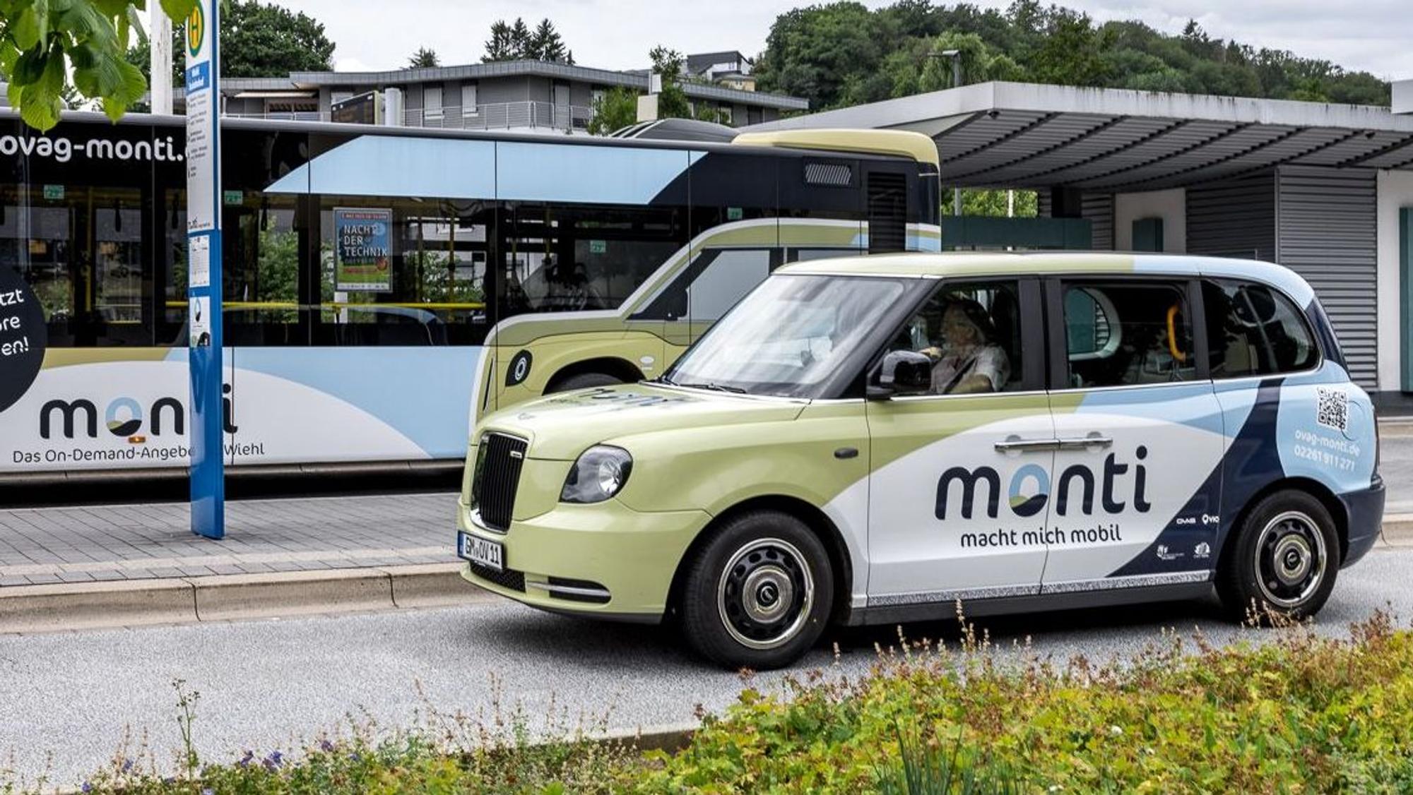 Das Foto zeigt ein Fahrzeug der Monti-Flotte.
