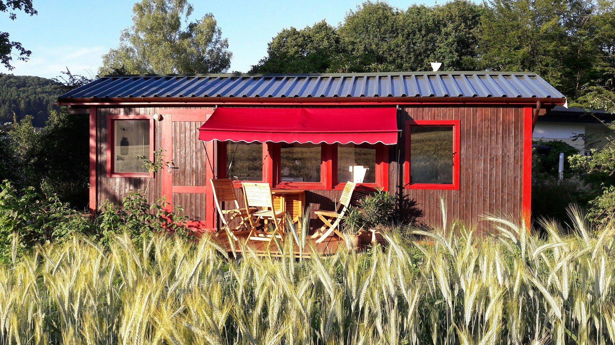 Rot und braun ist der Schäferwagen in Windeck