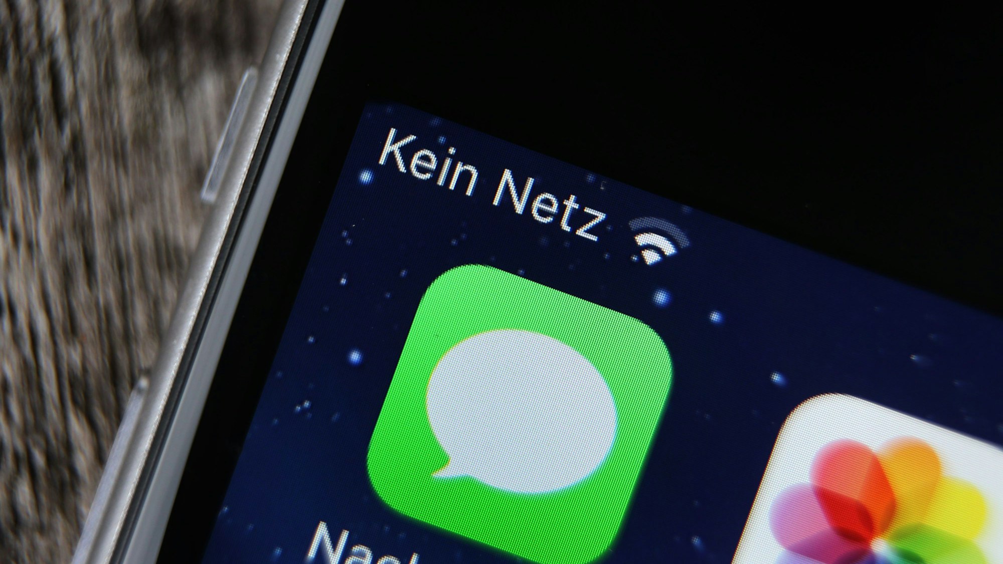 Das Bild zeigt ein Handy, das „Kein Netz“ meldet.