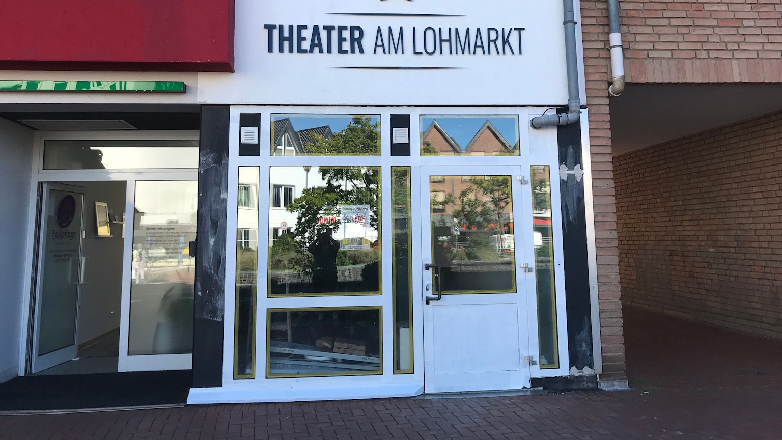 Die Eingangstür vom neuen Theater