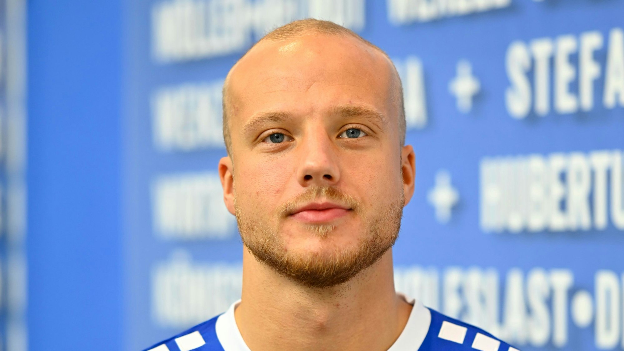 Kopfporträt des Handballers Hakon Styrmisson.