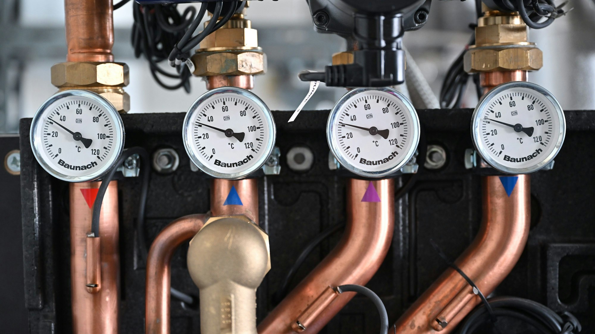 Millionen Heizungsbesitzer werden voraussichtlich am 8. September Klarheit darüber haben, wie die Regelungen des Heizungsgesetzes genau aussehen werden. Dann soll der Entwurf einer vorläufigen Tagesordnung zufolge in den Bundestag eingebracht werden.