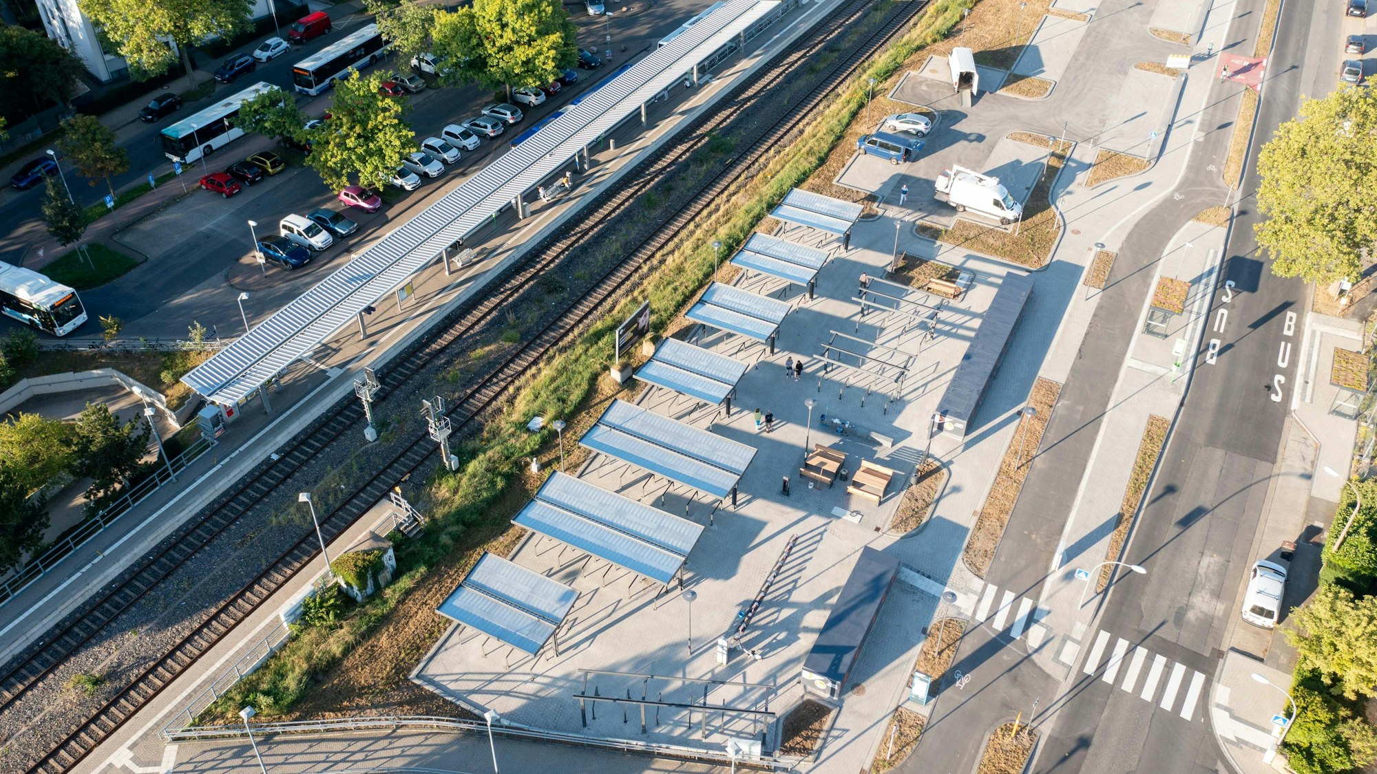 Die neue Mobilstation - von oben aufgenommen - neben dem Bahnhof in Rheinbach.