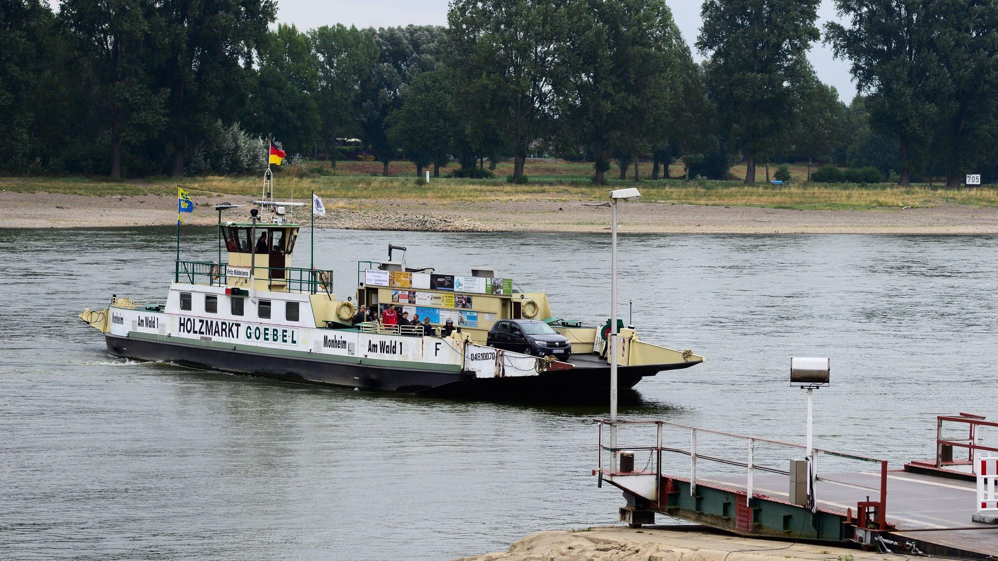 Die Rheinfähre Fritz Middelanis ist seit 1962 zwischen Köln-Langel und Hitdorf unterwegs.