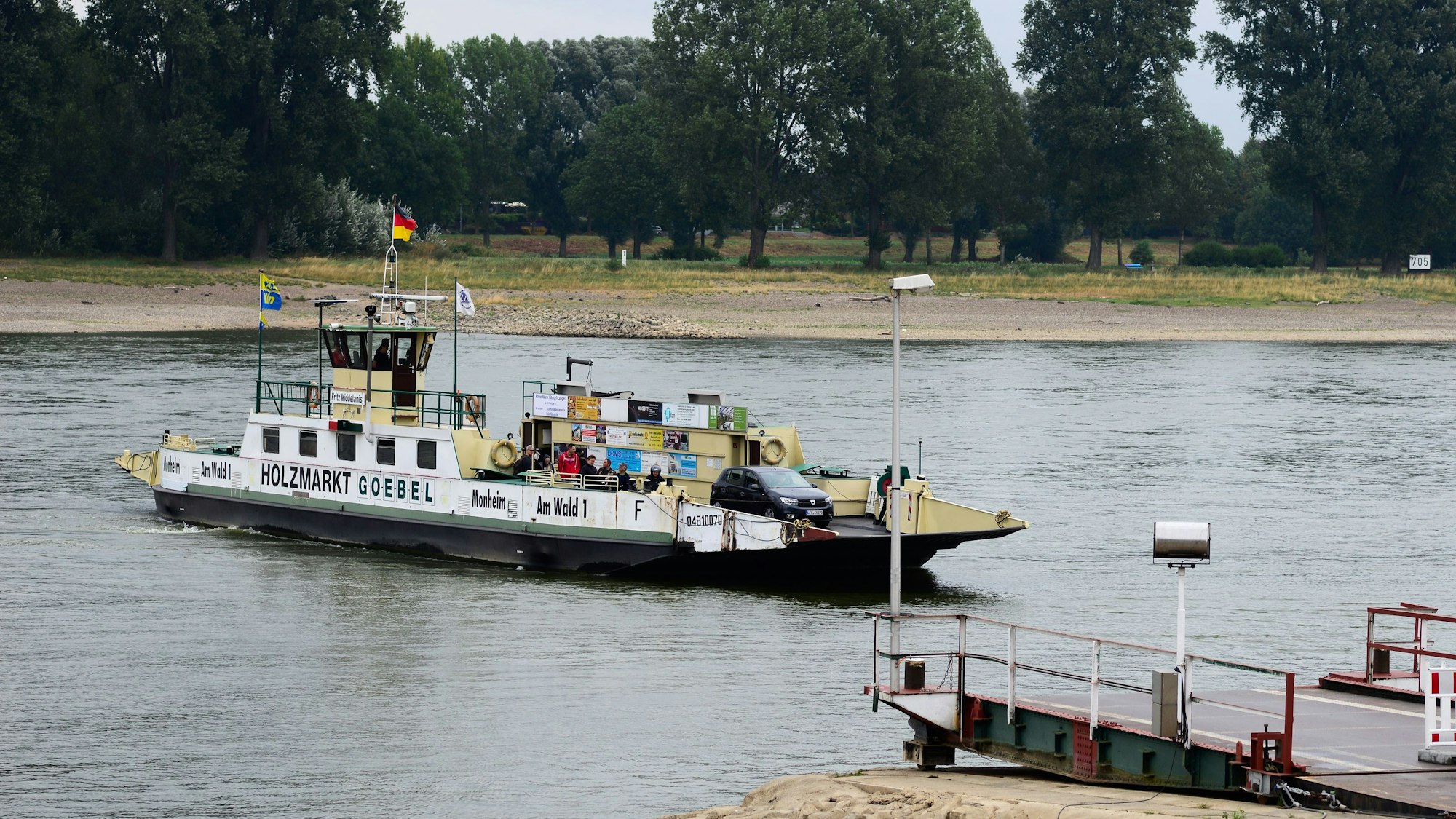 Die Rheinfähre Fritz Middelanis ist seit 1962 zwischen Köln-Langel und Hitdorf unterwegs.