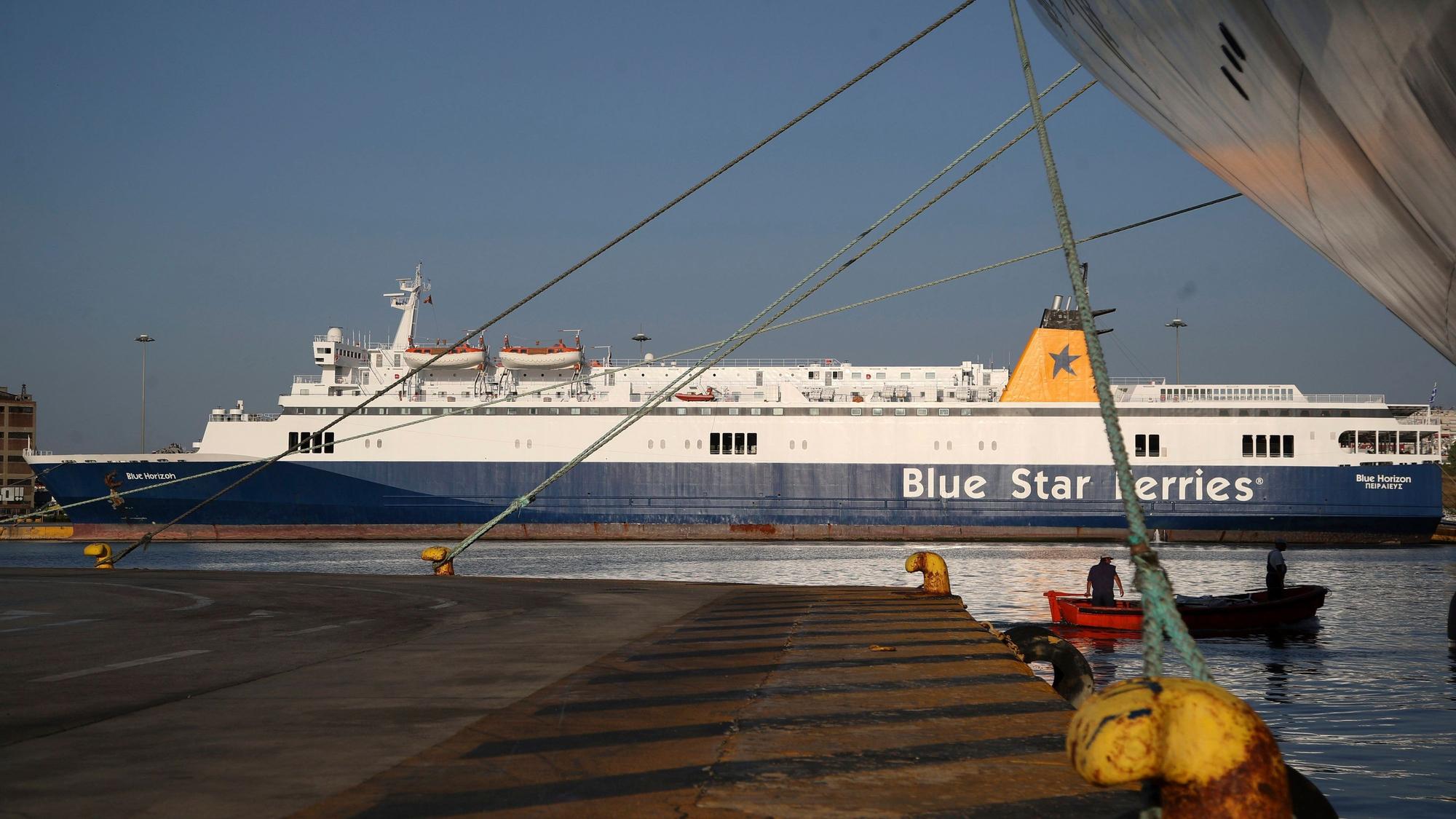 Gegen Mitarbeiter auf der Fähre „Blue Horizon“ (Archivbild) laufen nach dem Tod eines Mannes Ermittlungen.