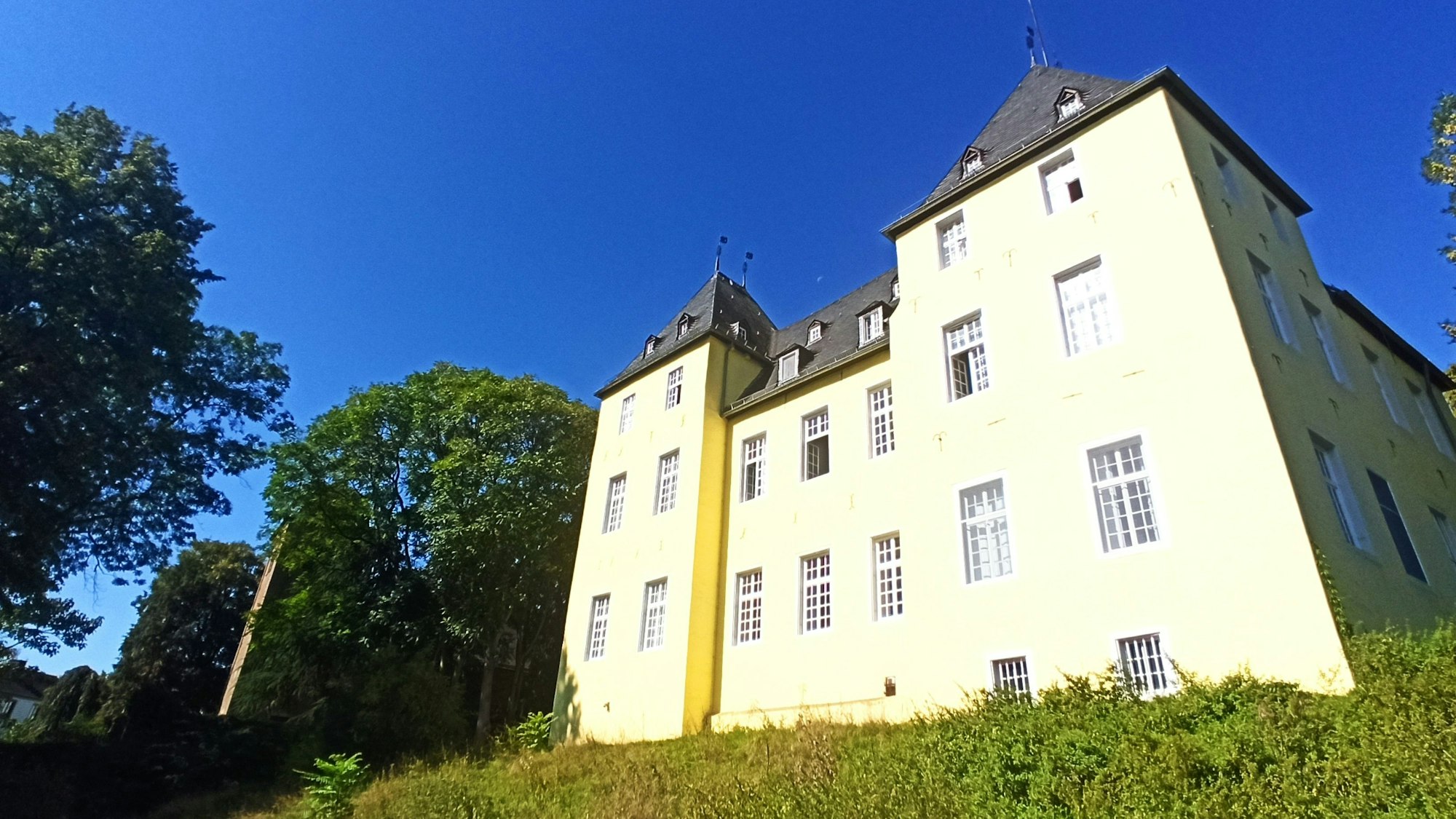 Einsparungen im Doppelhaushalt 2024/25 wird es auch beim ISEK geben. So wurden derzeit keine Fördergelder für den Umbau des Schlossparks beantragt.