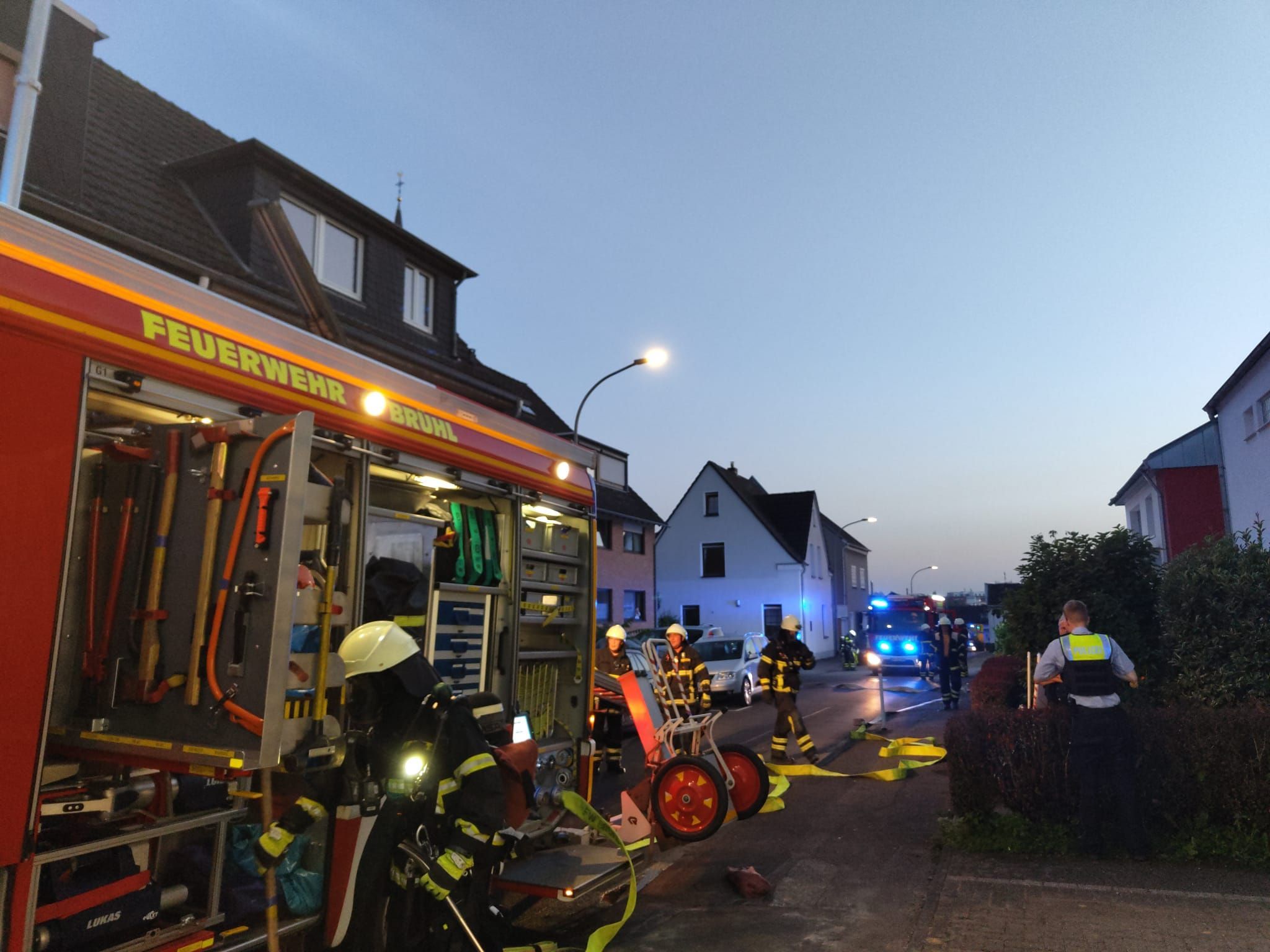 Aufmerksame Nachbarn haben den Brandgeruch am Samstagabend gegen 20 Uhr wahrgenommen und direkt die Feuerwehr alarmiert.