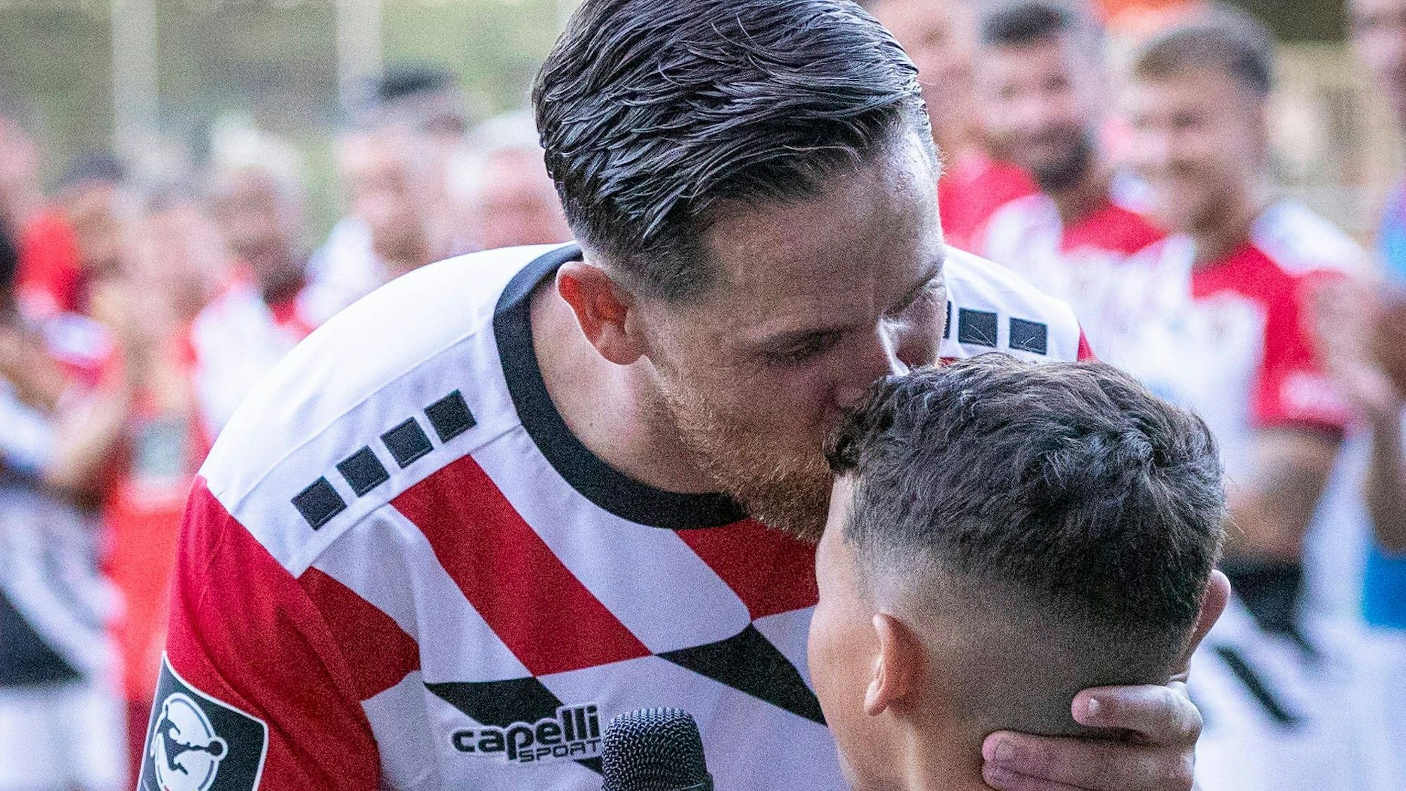 Wunderlich-Abschiedsspiel, Viktoria Koeln - 1. FC Kaiserslautern Verabschiedung von Mike Wunderlich FC Viktoria Koeln / 1. FC Kaiserslautern Wunderlich-Abschiedsspiel, Viktoria Koeln - 1. FC Kaiserslautern am 08.09.2023 im Sportpark Hoehenberg in Koeln. DFL REGULATIONS PROHIBIT ANY USE OF PHOTOGRAPHS AS IMAGE SEQUENCES AND/OR QUASI-VIDEO. *** Wunderlich farewell match, Viktoria Koeln 1 FC Kaiserslautern farewell Mike Wunderlich FC Viktoria Koeln 1 FC Kaiserslautern Wunderlich farewell match, Viktoria Koeln 1 FC Kaiserslautern on 08 09 2023 at Sportpark Hoehenberg in Koeln DFL REGULATIONS PROHIBIT ANY USE OF PHOTOGRAPHS AS IMAGE SEQUENCES AND OR QUASI VIDEO Copyright: xBEAUTIFULxSPORTS/LeahxKohringx