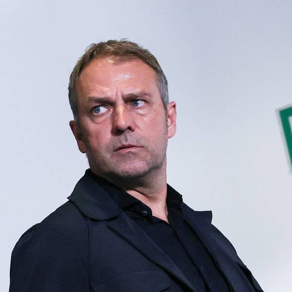 Damaliger Bundestrainer Hansi Flick kommt nach dem Spiel zu einer Pressekonferenz.