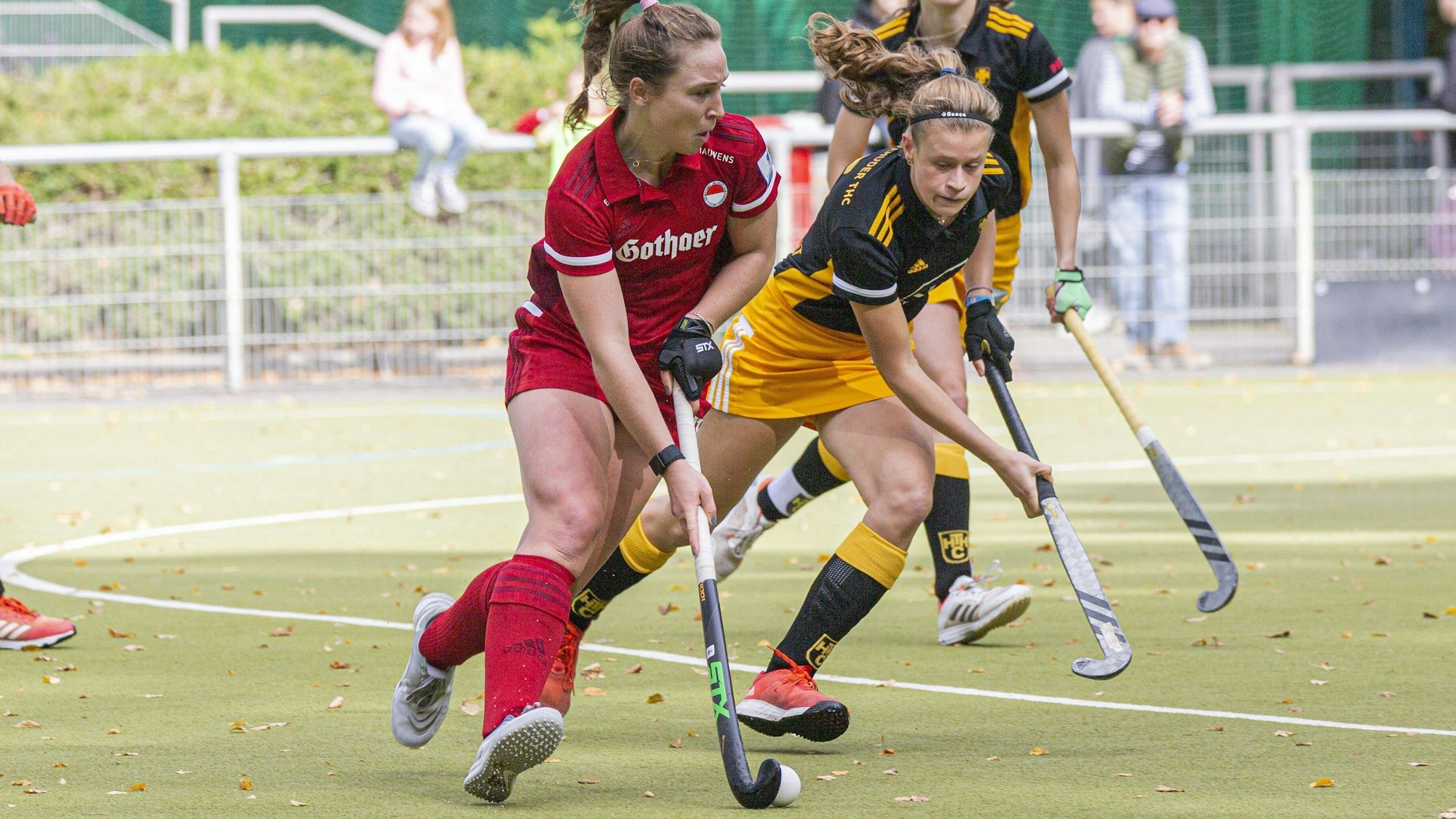 Damen-Hockey-Bundesliga Rot Weiss Koeln vs. Harvestehuder THC 3:3 Damen-Hockey-Bundesliga Rot Weiss Koeln vs. Harvestehuder THC 3:3 am 8. 10. 2022 Köln, Olympiaweg, Deutschland Photo: Ralf Kardes Nike Lorenz 11 Sturm *** Womens Hockey Bundesliga Rot Weiss Koeln vs Harvestehuder THC 3 3 Womens Hockey Bundesliga Rot Weiss Koeln vs Harvestehuder THC 3 3 on 8 10 2022 Cologne, Olympiaweg, Germany Photo Ralf Kardes Nike Lorenz 11 Sturm Copyright: xBEAUTIFULxSPORTS/RalfxKardesx