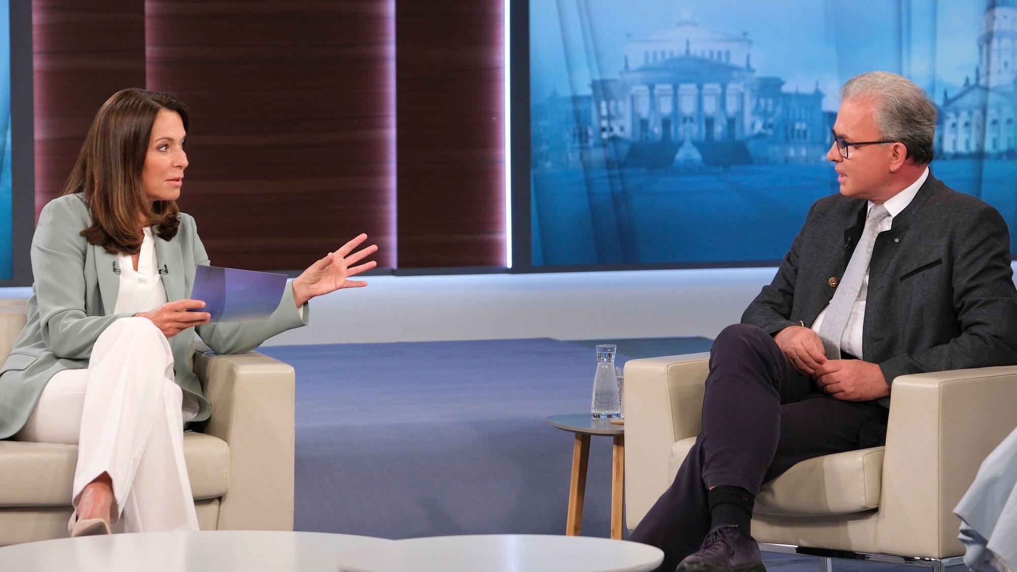 „D“er Fall Aiwanger: Wie groß ist der Schaden für die politische Kultur?,“ wollte Anne Will von ihren Gästen wissen. Sie diskutierte unter anderem mit Florian Streibl von den Freien Wählern.