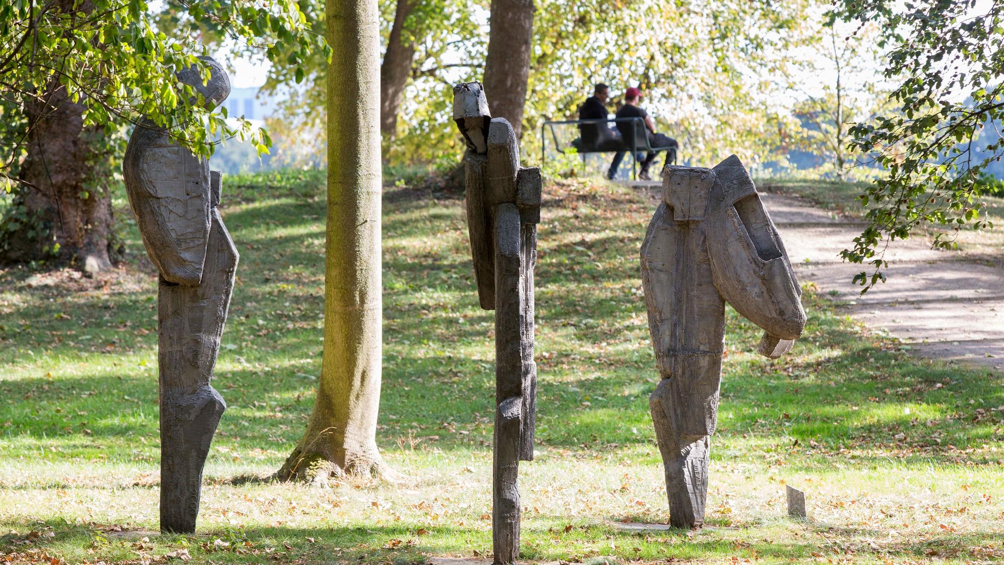 Skulpturen in einem Park.