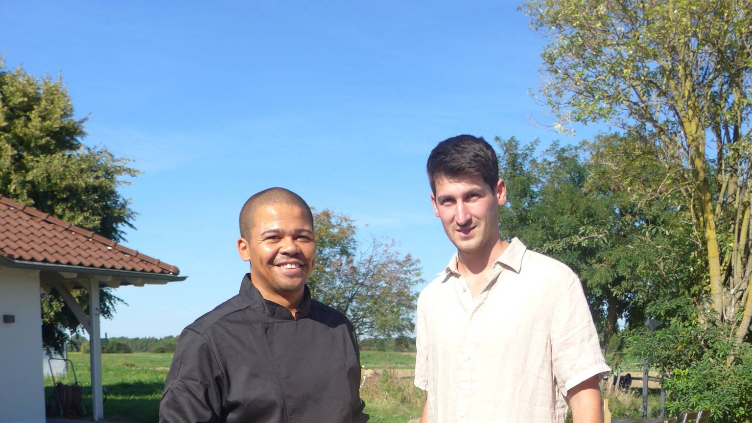 Chefkoch David Nguan und Gastgeber Maurice Schmitz vom Vorgebirgsblick.