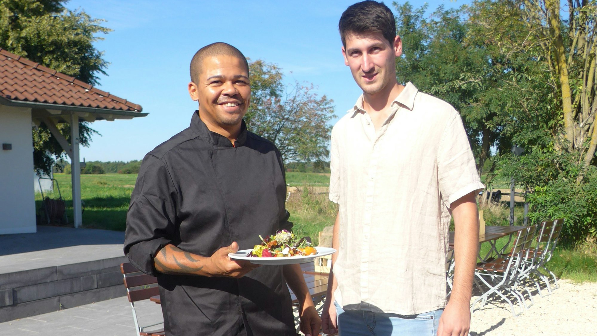 Chefkoch David Nguan und Gastgeber Maurice Schmitz vom Vorgebirgsblick.