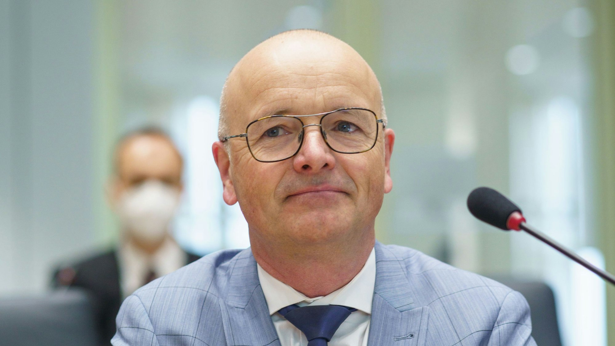 Der Meteorologe und TV-Moderator Karsten Schwanke saß 2022 als Sachverständiger im rheinland-pfälzischen Landtag bei der Sitzung des Untersuchungsausschusses zur Flutkatastrophe im Ahrtal. Seine Expertise wird deutschlandweit geschätzt.