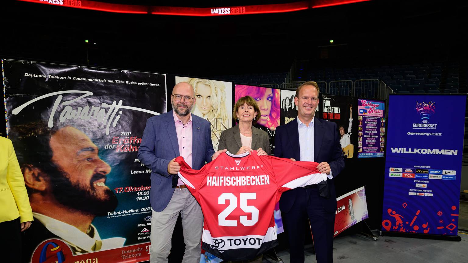 Haie-Geschäftsführer Philipp Walter, OB Henriette Reker und Arena-Geschäftsführer Stefan Löcher