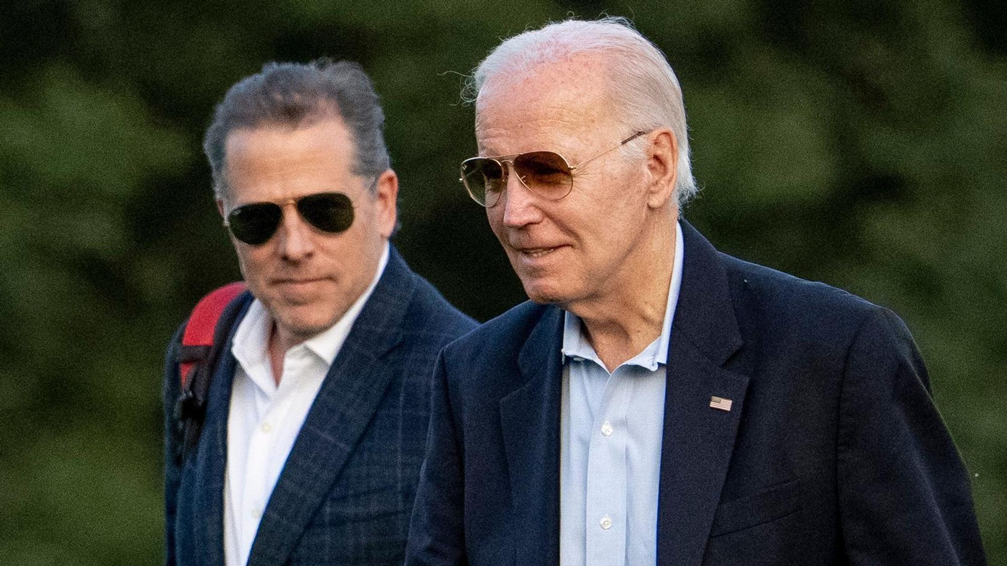 Der US-amerikanische Präsident Joe Biden (r.) und sein Sohn Hunter.