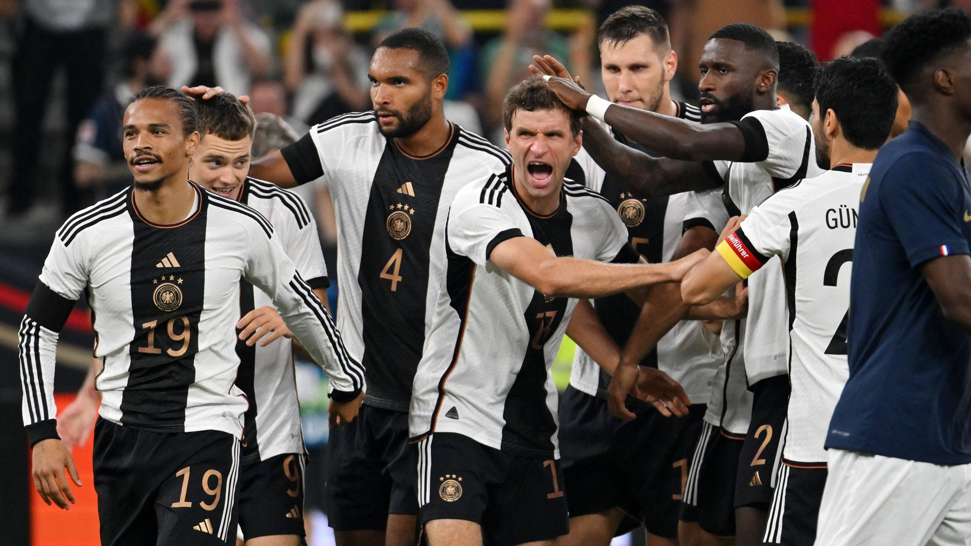 Jubel 1:0, Torschütze Thomas Müller Deutschland, mitte, wird gefeiert 12.09.2023, DFB Fussball Länderspiel 2023, Deutschland - Frankreich Dortmund Signal Iduna Park Deutschland *** Cheering 1 0, goal scorer Thomas Müller Germany , center, is celebrated 12 09 2023, DFB football international match 2023, Germany France Dortmund Signal Iduna Park Germany Team2